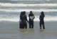 Moda islamska | Kobiety kąpiące się w morzu w strojach burkini
