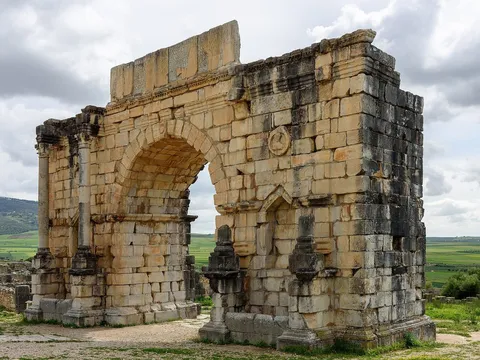 Maroko | Łuk triumfalny Karakalli w Volubilis